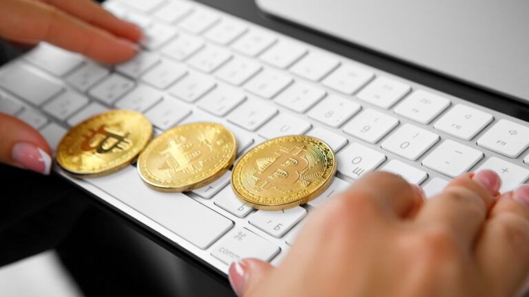 Erfahren Sie, wie Sie durch das Investieren in Kryptowährungen potenziell hohe Gewinne erzielen können.