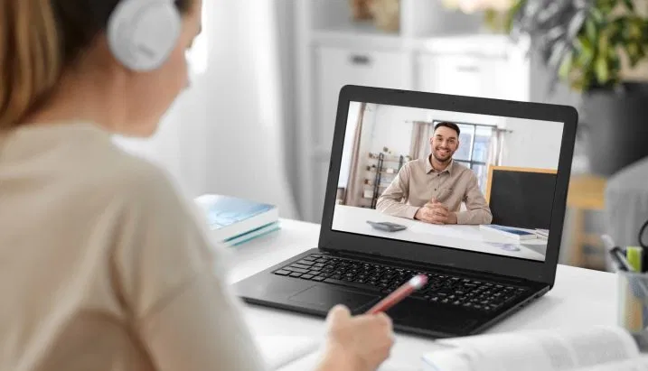 Von der Planung bis zur Profitabilität - Wegweiser für erfolgreiche Online-Kurse und Webinare