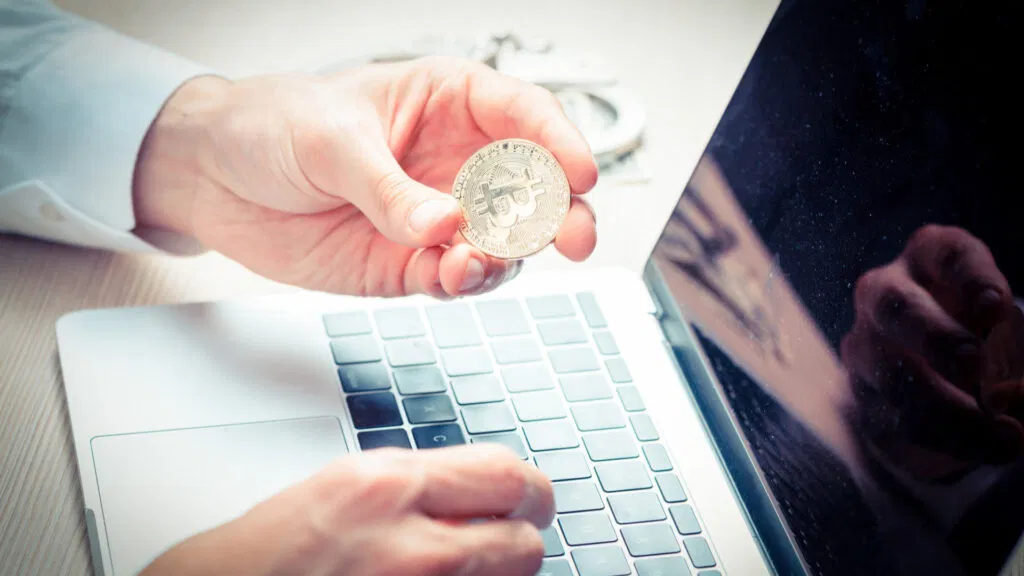 Erfahren Sie, wie Sie durch das Investieren in Kryptowährungen potenziell hohe Gewinne erzielen können.