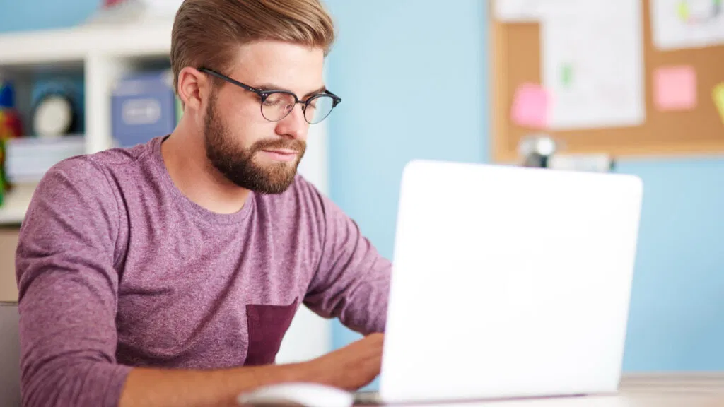 Mit Bewertungen Geld verdienen - Lernen Sie, wie Sie durch das Schreiben von Rezensionen Einkommen generieren können.